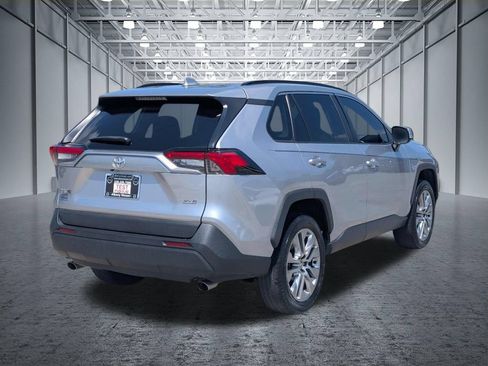 Used 2022 Toyota RAV4 XLE Premium FWD image 4