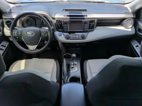 Used 2018 Toyota RAV4 XLE AWD/4WD image 34