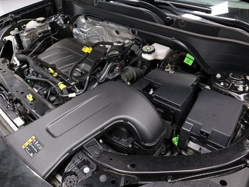 Used 2025 Chevrolet Trax ACTIV w/ Sunroof Package image 12