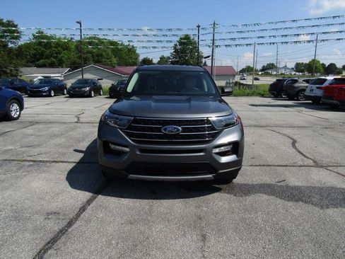 Used 2023 Ford Explorer XLT w/ Equipment Group 202A AWD/4WD image 2