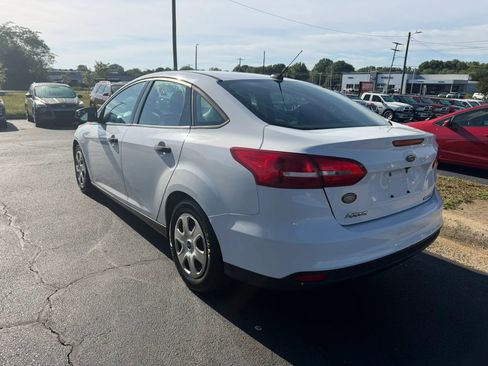 Used 2015 Ford Focus S FWD image 5