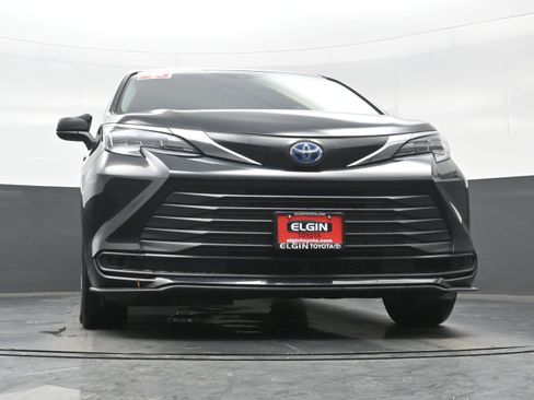 Used 2024 Toyota Sienna LE image 26