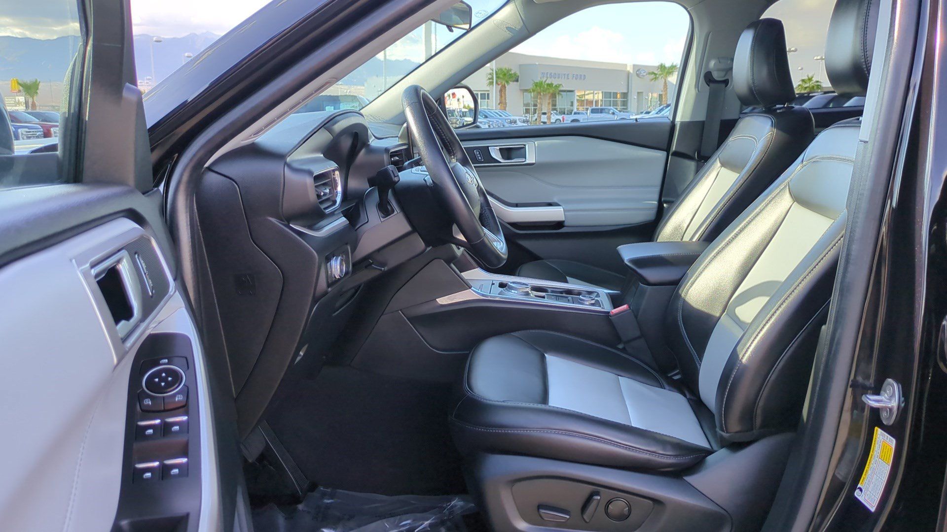 Used 2023 Ford Explorer XLT w/ Equipment Group 202A AWD/4WD image 15