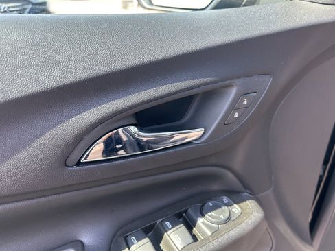 Used 2023 Chevrolet Equinox LT w/ Driver Convenience Package image 16