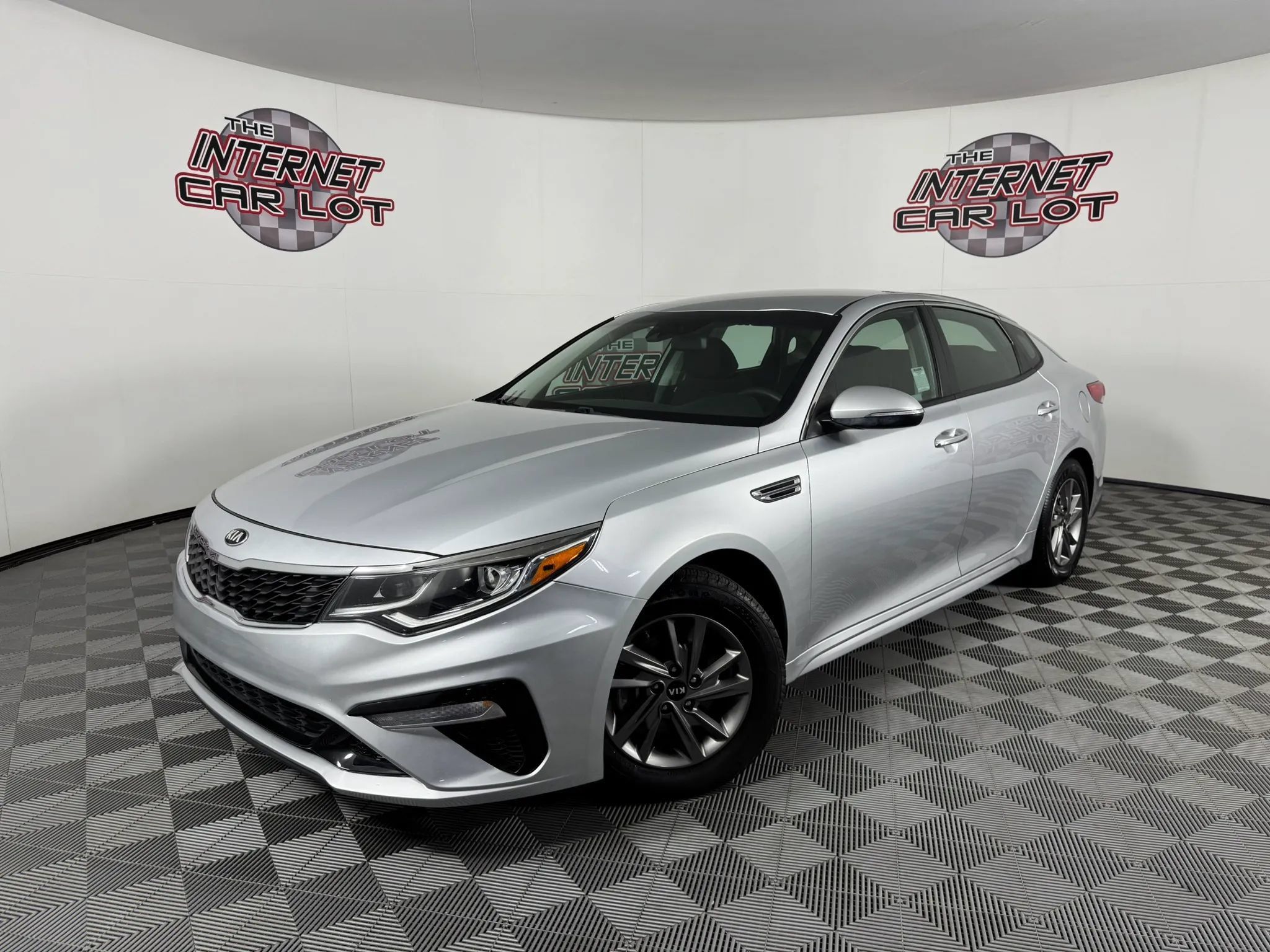 Used 2019 Kia Optima LX FWD image 1
