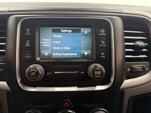 Used 2018 RAM 1500 Express AWD/4WD image 32