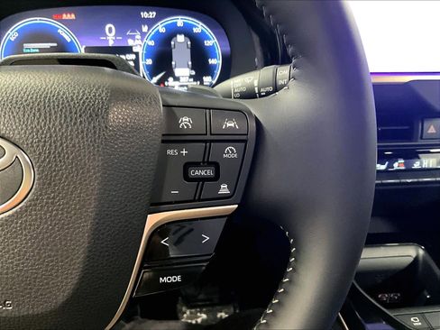 Certified 2025 Toyota Crown Signia image 36