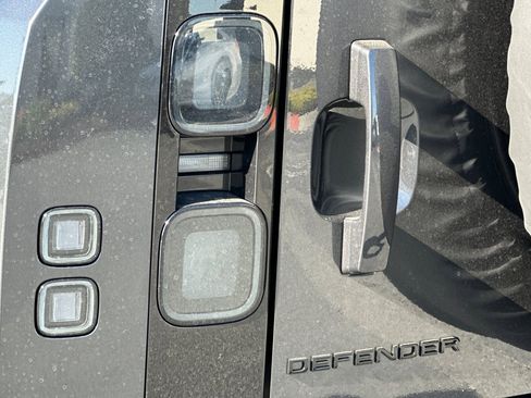New 2026 Land Rover Defender 110 X-Dynamic SE image 26