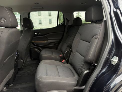Used 2022 GMC Acadia SLE w/ Driver Convenience Package FWD image 13