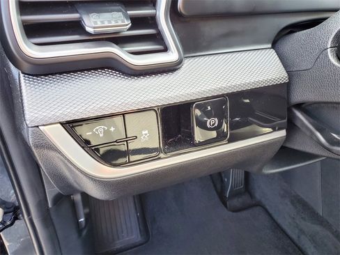 Used 2024 Kia Sportage LX image 8