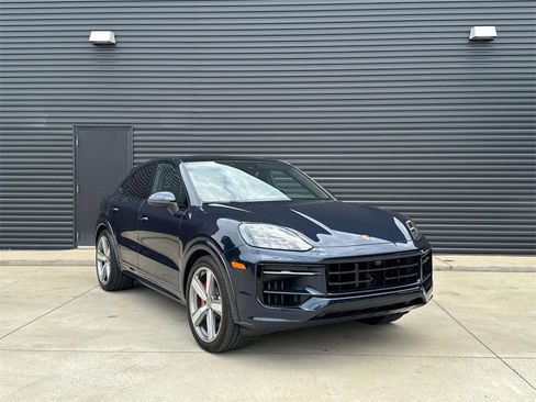 Used 2025 Porsche Cayenne S image 9