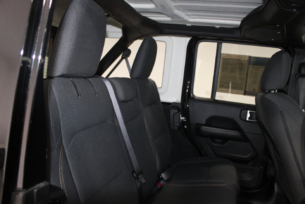 Used 2025 Jeep Wrangler Unlimited Sahara AWD/4WD image 26