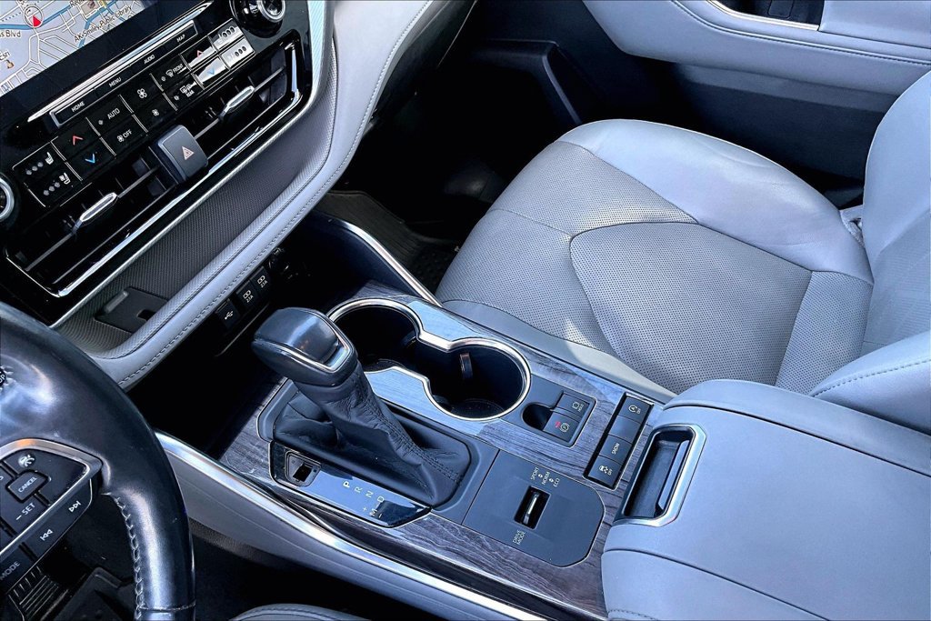 Used 2020 Toyota Highlander Platinum FWD image 11