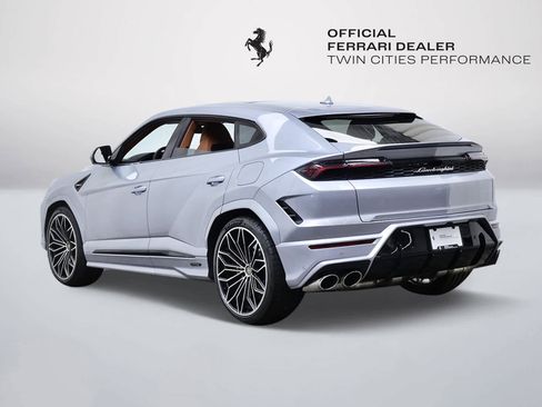 Used 2025 Lamborghini Urus SE AWD/4WD image 3
