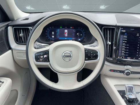 Used 2023 Volvo XC60 B5 Ultimate image 17