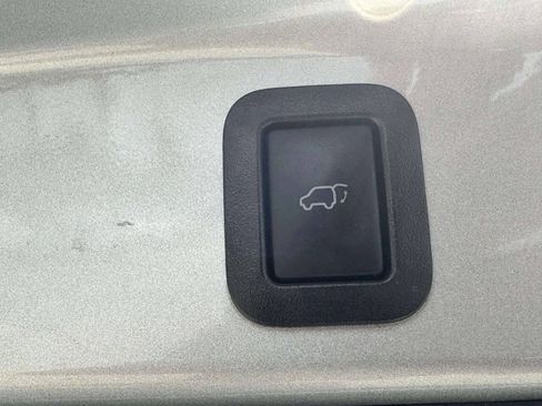 Used 2019 Toyota Highlander XLE AWD/4WD image 34