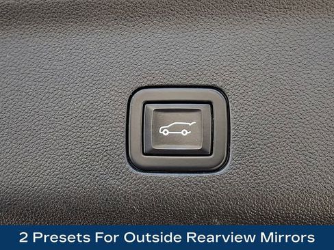 Used 2022 GMC Yukon XL AT4 image 32