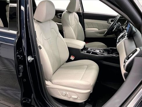 Used 2024 Kia Sorento SX Prestige image 7