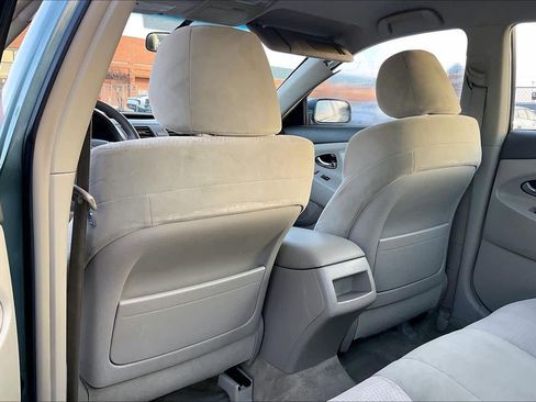 Used 2010 Toyota Camry LE image 12