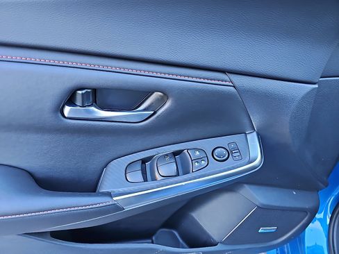 Used 2025 Nissan Sentra SR w/ SR Premium Package image 13