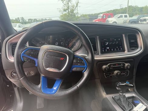Used 2019 Dodge Charger SXT w/ Blacktop Package RWD image 12