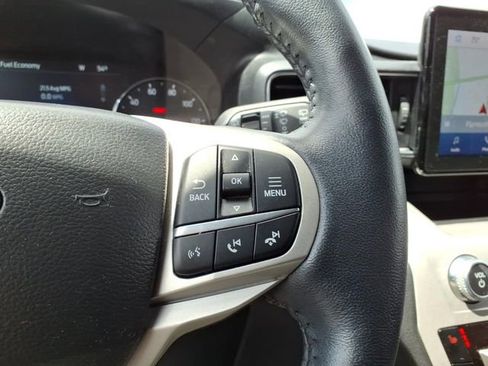Used 2023 Ford Explorer XLT w/ Equipment Group 202A AWD/4WD image 17