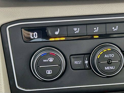 Used 2018 Volkswagen Atlas SE AWD/4WD image 19