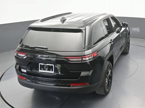 Used 2025 Jeep Grand Cherokee Altitude RWD image 52