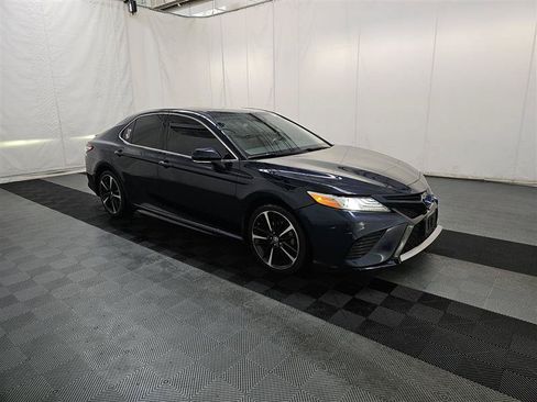 Used 2020 Toyota Camry XSE FWD image 3
