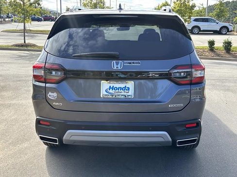Used 2025 Honda Pilot Touring image 8
