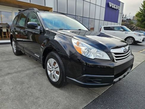 Used 2010 Subaru Outback 2.5i AWD/4WD image 3