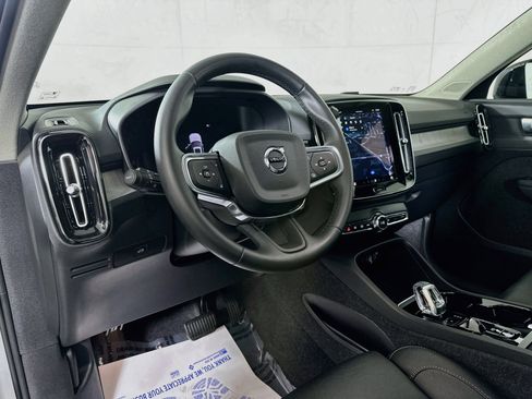 Used 2025 Volvo XC40 B5 Plus AWD/4WD image 9