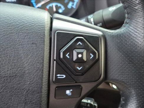 Used 2017 Toyota Tacoma TRD Sport w/ Tow Package RWD image 15