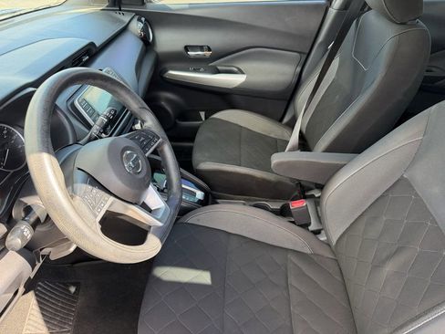 Used 2019 Nissan Kicks SV image 17