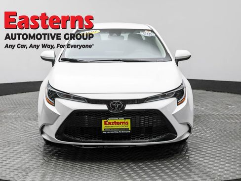 Used 2022 Toyota Corolla LE image 2