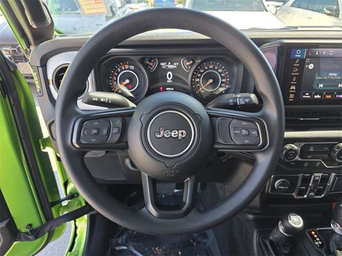 Used 2025 Jeep Gladiator Sport image 24