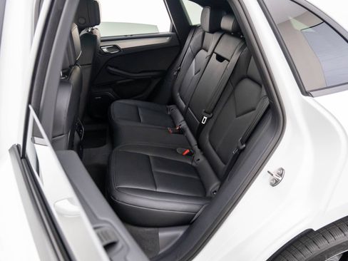 Certified 2026 Porsche Macan AWD/4WD image 17