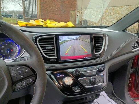 Used 2024 Chrysler Pacifica Touring-L w/ S Appearance Package image 41