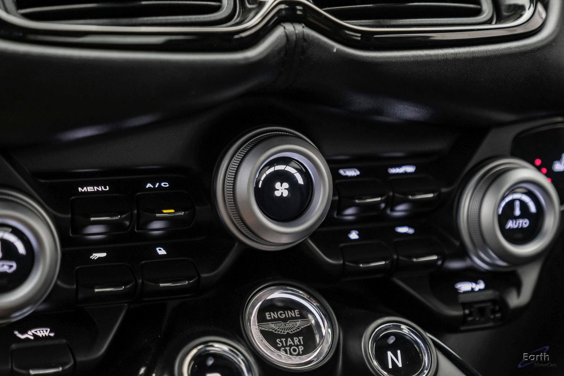 Used 2022 Aston Martin V8 Vantage Coupe RWD image 65