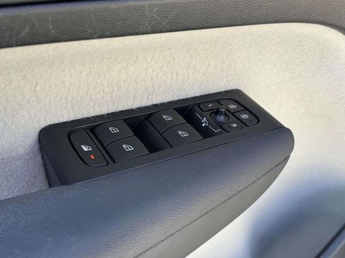 Used 2023 Volvo XC40 B5 Ultimate w/ Climate Package AWD/4WD image 18