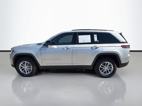 Used 2025 Jeep Grand Cherokee Laredo X image 6