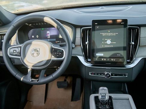 New 2026 Volvo XC90 T8 Plus w/ Protection Package Premier image 25