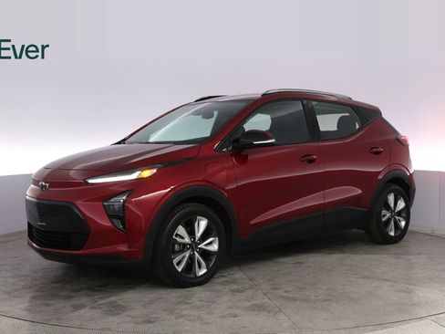 Used 2022 Chevrolet Bolt EUV LT w/ Convenience Package image 18