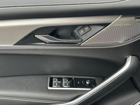 New 2025 Jaguar F-PACE R-Dynamic S image 15