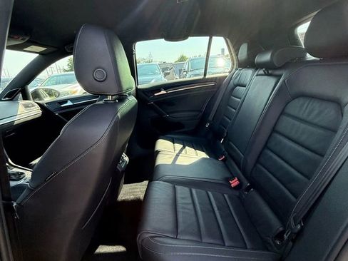 Used 2017 Volkswagen Golf R 4-Door image 10