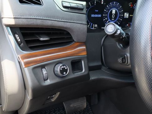 Used 2020 Cadillac Escalade Premium Luxury RWD image 13