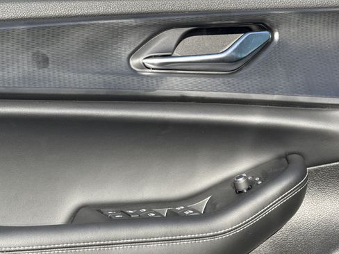 New 2025 Jeep Grand Cherokee Laredo X image 15