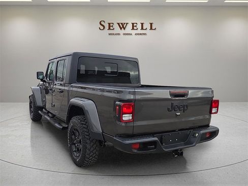 Used 2023 Jeep Gladiator Willys image 3