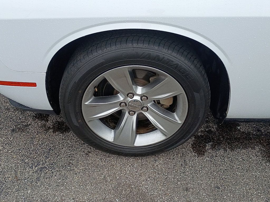 Used 2022 Dodge Challenger SXT RWD image 10