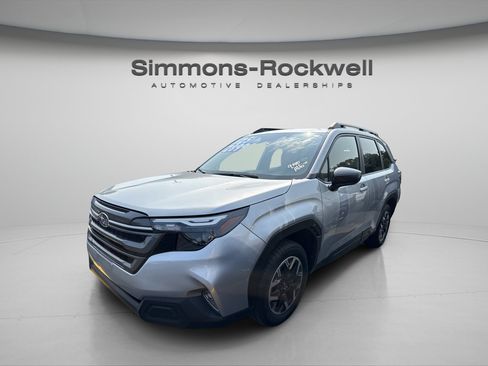 Used 2025 Subaru Forester Premium AWD/4WD image 1